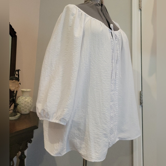 NWT 1X White Floral Crochet Detail Flowy Blouse - Picture 5 of 11